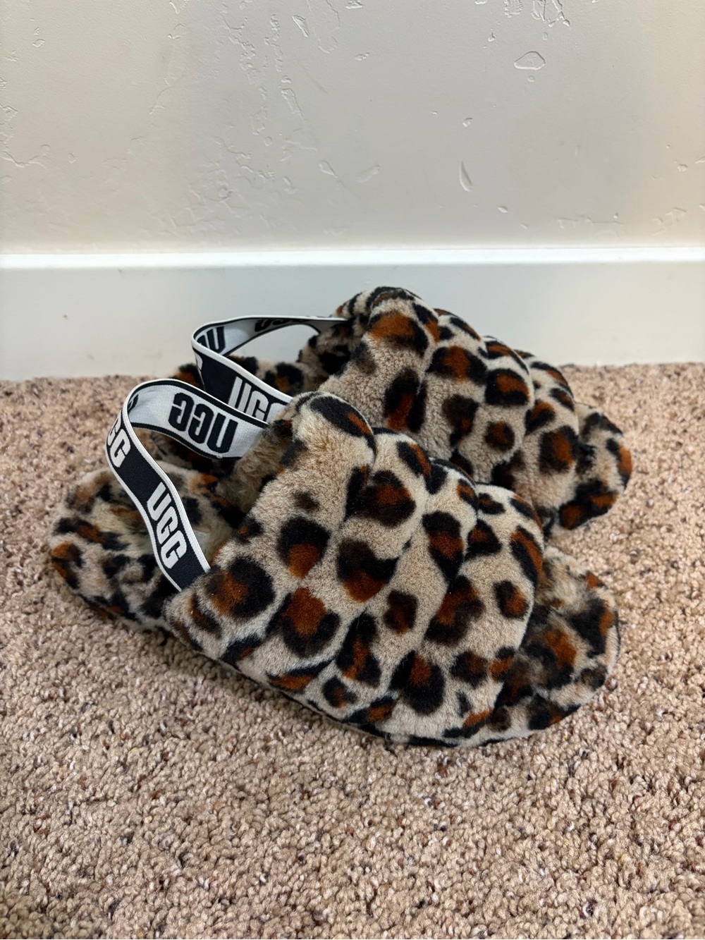 Ugg Fluff Yeah Leopard Slipper Sandal Women’s Size 9